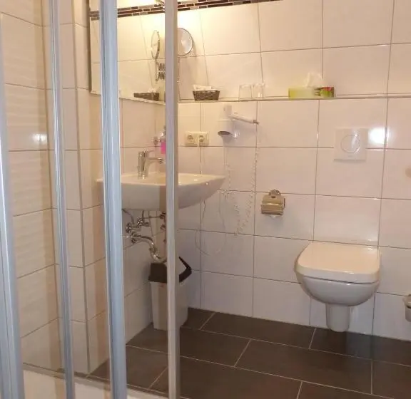 Camera Comfort, Friedchen Mit Eigener Fleischerei