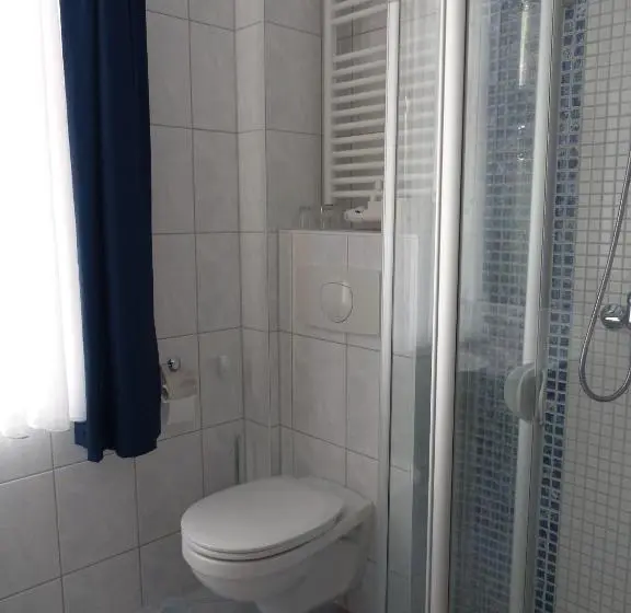 Camera Familiare, Friedchen Mit Eigener Fleischerei