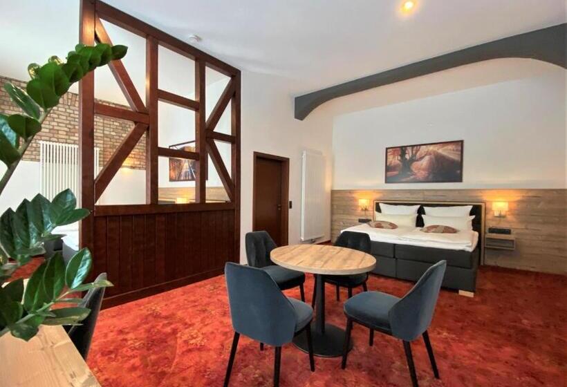 جناح عائلي, Friedchen Mit Eigener Fleischerei