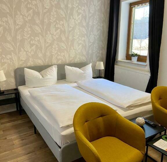 基本间, Garni Zum Rebstock