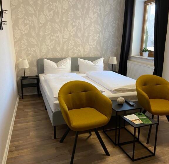 基本间, Garni Zum Rebstock