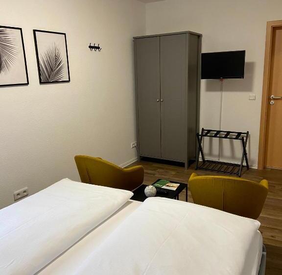 基本间, Garni Zum Rebstock