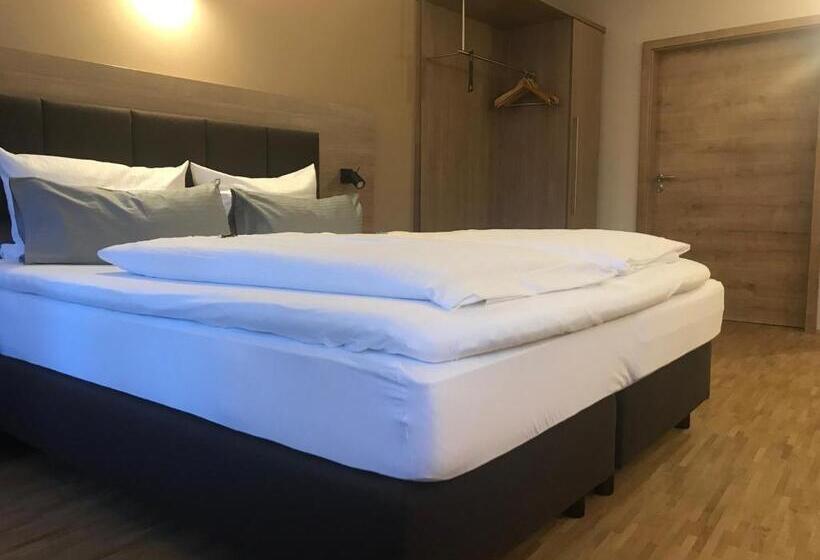 Номер Стандарт с Балконом, Gasthaus Schwan