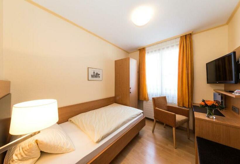 Quarto Estandar Individual, Hirschen
