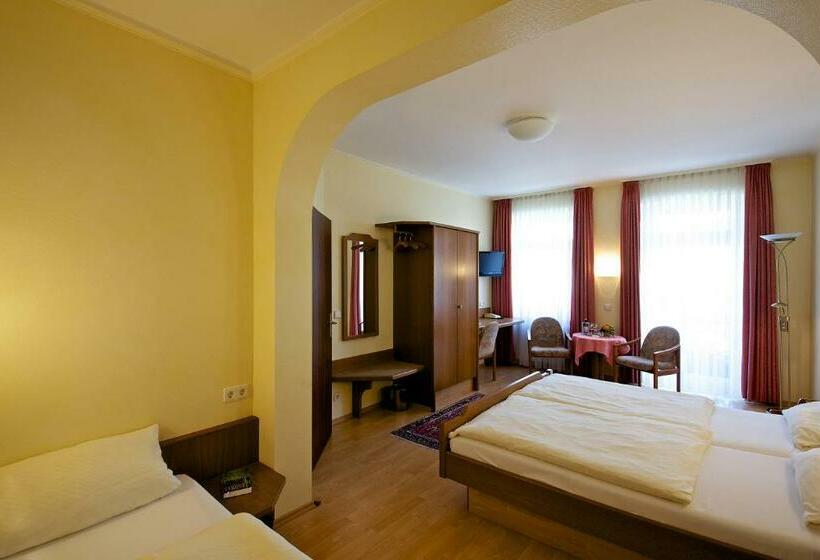 Quarto Triplo Standart, Hirschen