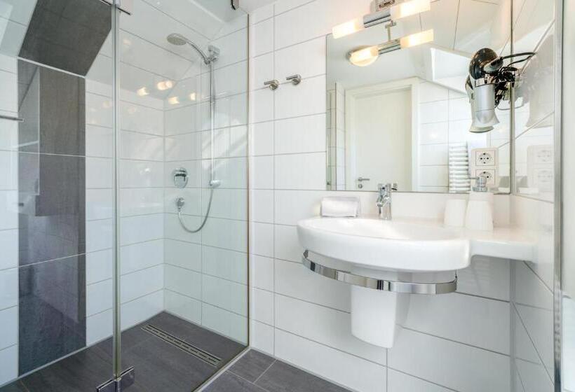 חדר משפחתי, Hochseeinsel