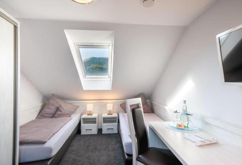 חדר משפחתי, Hochseeinsel