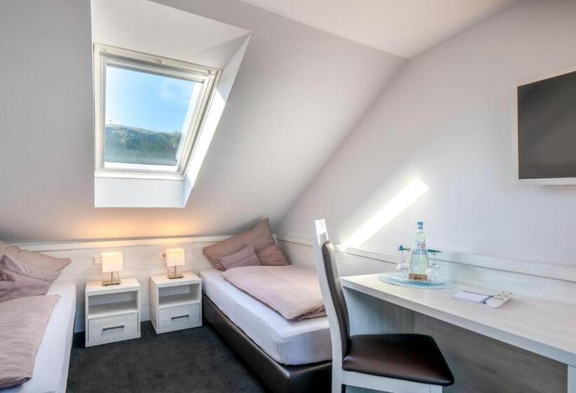 Семейный Номер, Hochseeinsel