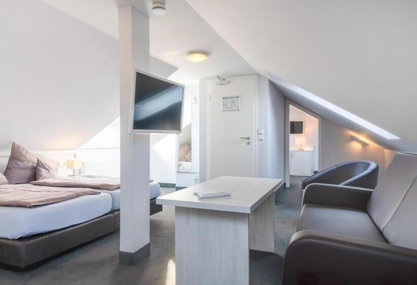 חדר משפחתי, Hochseeinsel