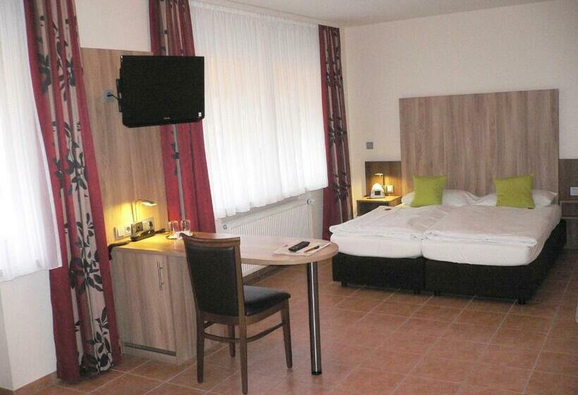 스탠다드 룸, Hubertus Hamacher