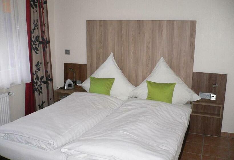 스탠다드 룸, Hubertus Hamacher