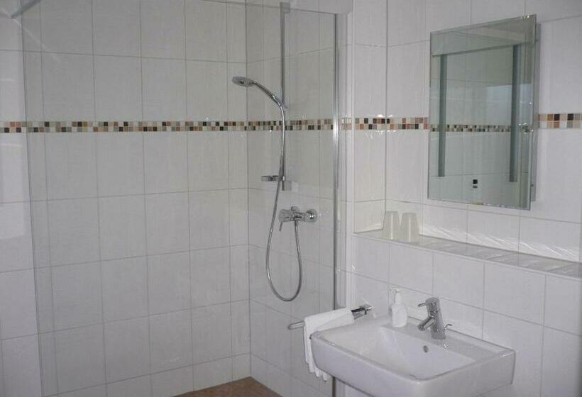 스탠다드 룸, Hubertus Hamacher