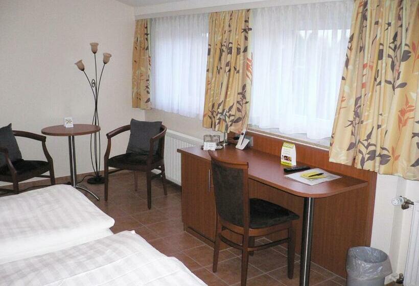 스탠다드 룸, Hubertus Hamacher