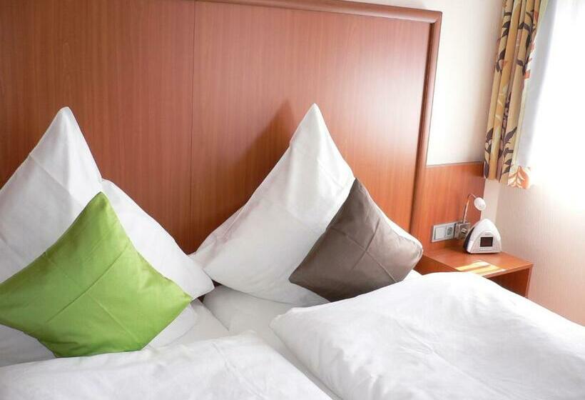 스탠다드 룸, Hubertus Hamacher