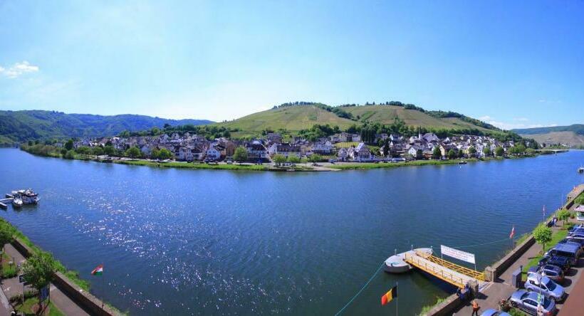 Family Suite, Mayer S Wein