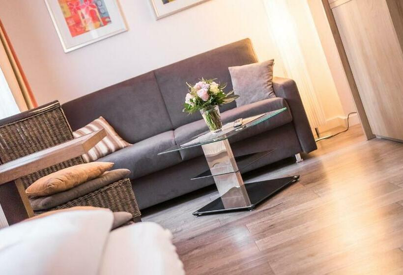 Family Suite, Mayer S Wein