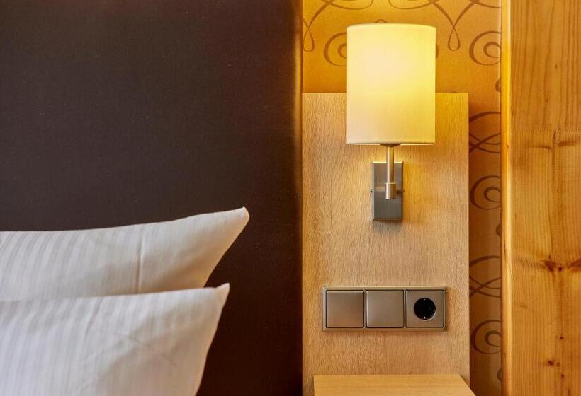 Family Suite, Mayer S Wein