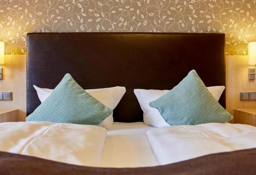 Family Suite, Mayer S Wein