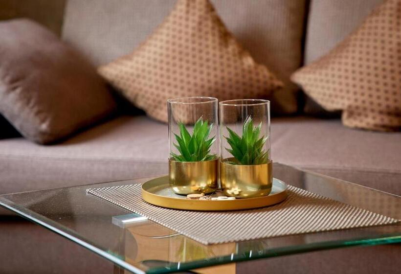 Family Suite, Mayer S Wein