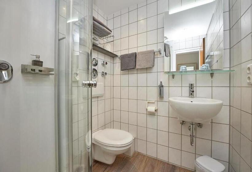 Family Suite, Mayer S Wein