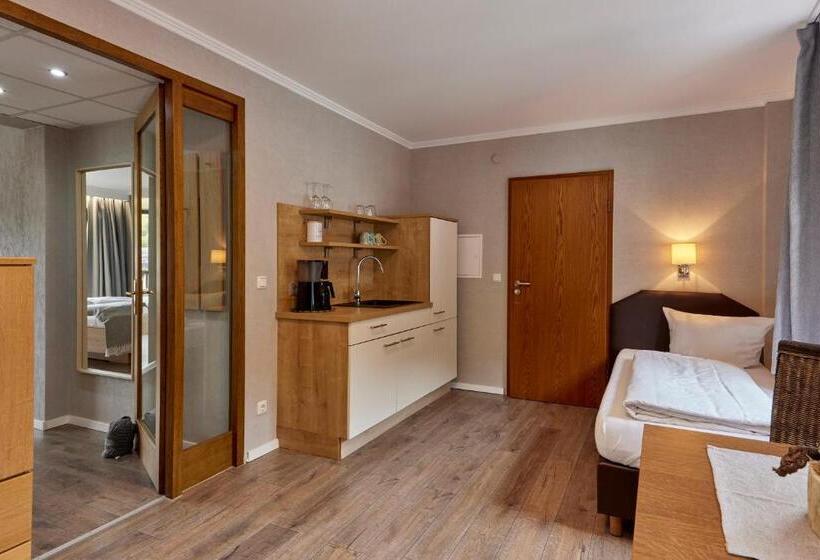 Family Suite, Mayer S Wein