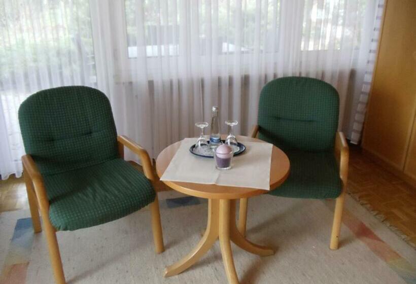 Номер Стандарт, Restaurant Weisbrod