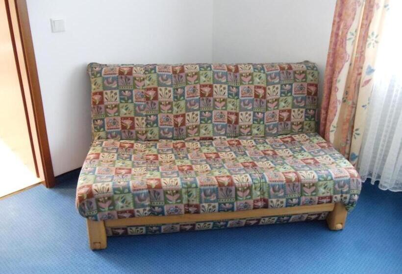 Номер Стандарт, Restaurant Weisbrod