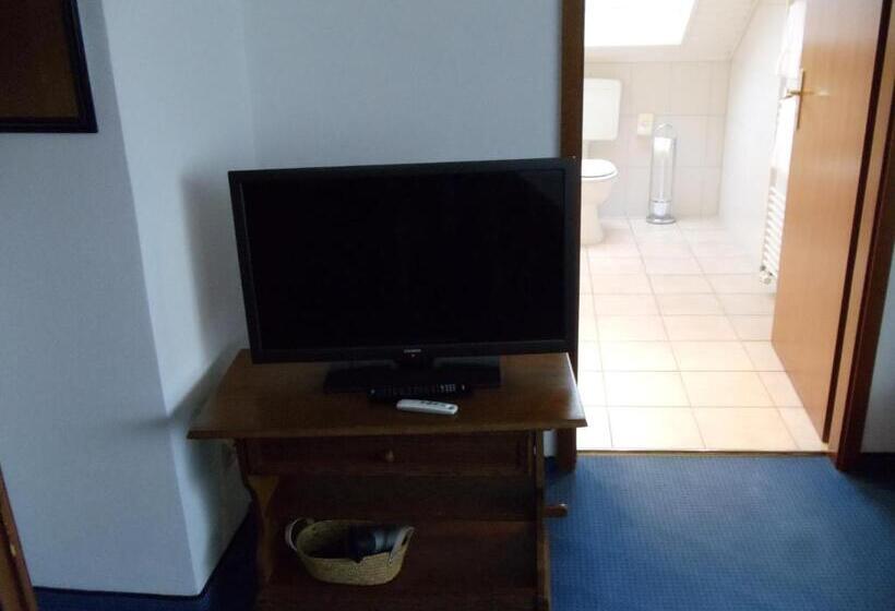 Номер Стандарт, Restaurant Weisbrod