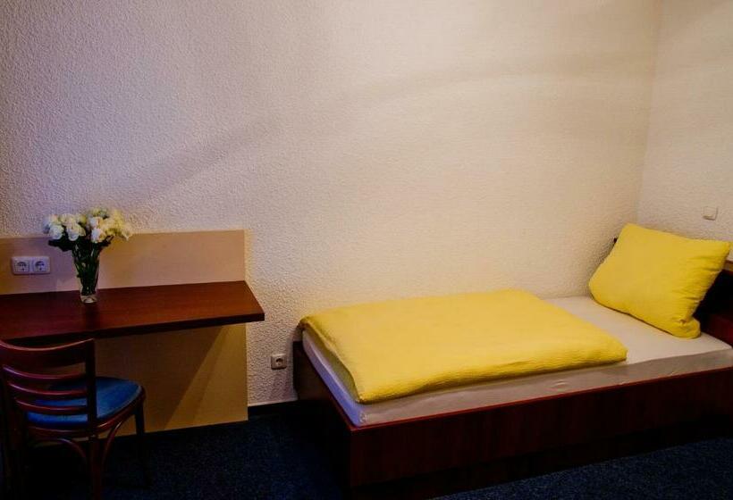 اتاق استاندارد یک نفره, Stella