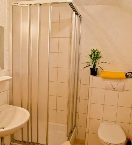 Standard Yhden Hengen Huone, Stella