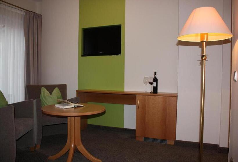 コンフォートルーム, Wiedemann S Wein