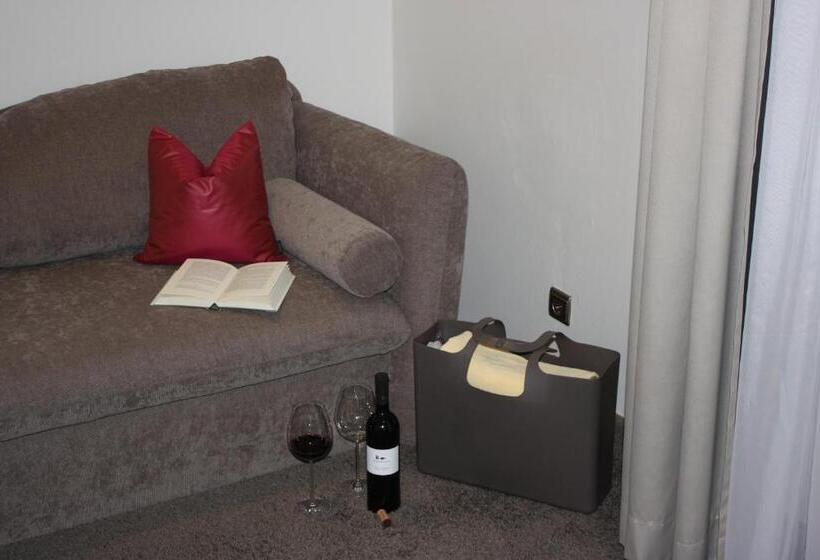 コンフォートルーム, Wiedemann S Wein