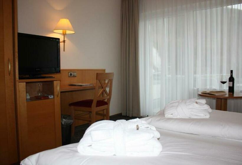 コンフォートルーム, Wiedemann S Wein