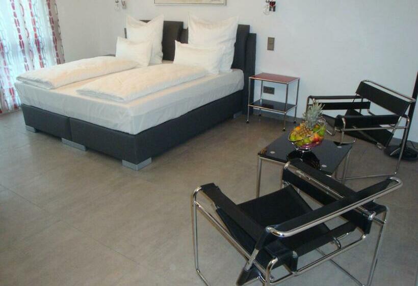 디럭스 주니어 스위트, Zeitzeichen