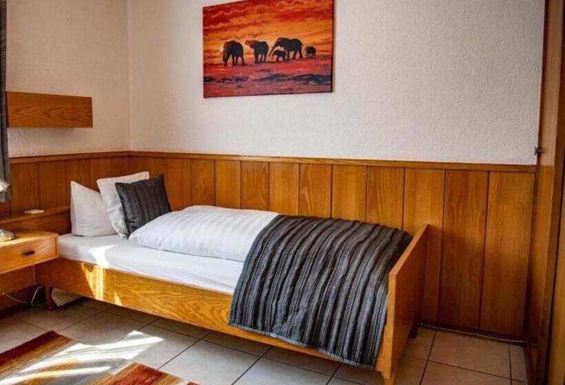 标准单人间, Zur Aue