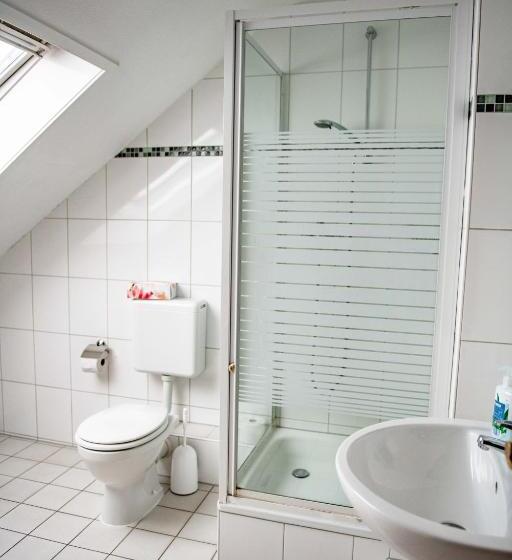 带共用浴室的标准房间, Zur Aue