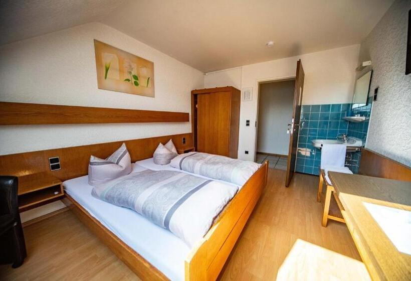 带共用浴室的标准房间, Zur Aue