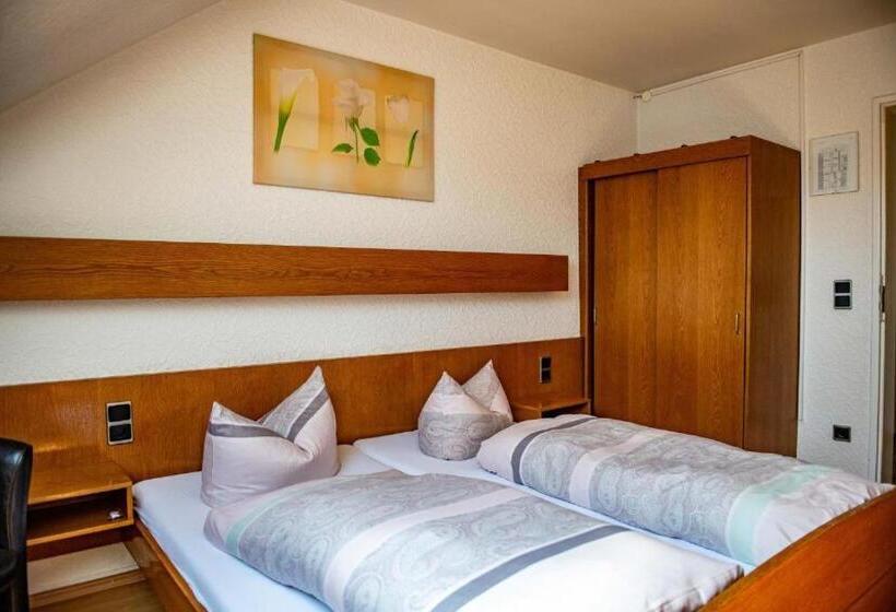 带共用浴室的标准房间, Zur Aue