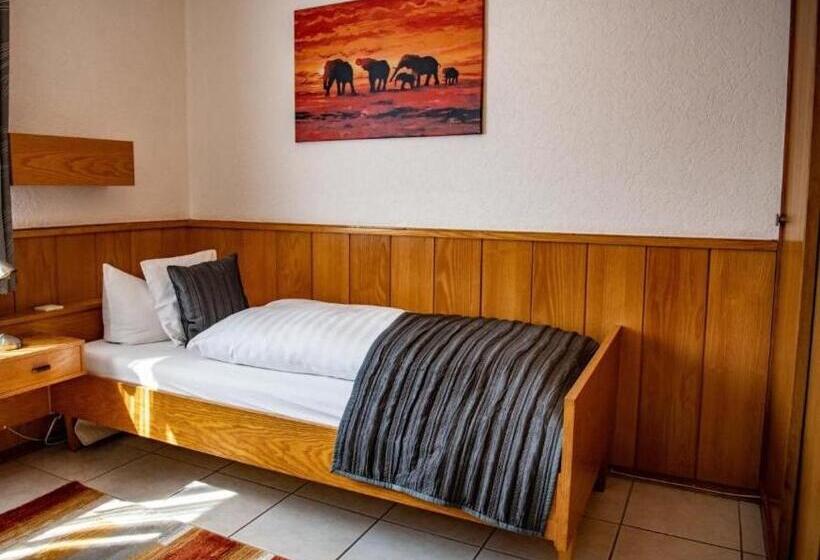 单人经济间, Zur Aue