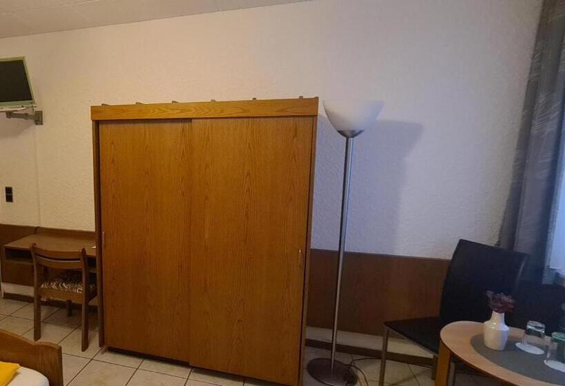 带共用浴室的标准房间, Zur Aue