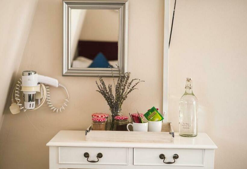 Семейный Номер, The Henry Guest House