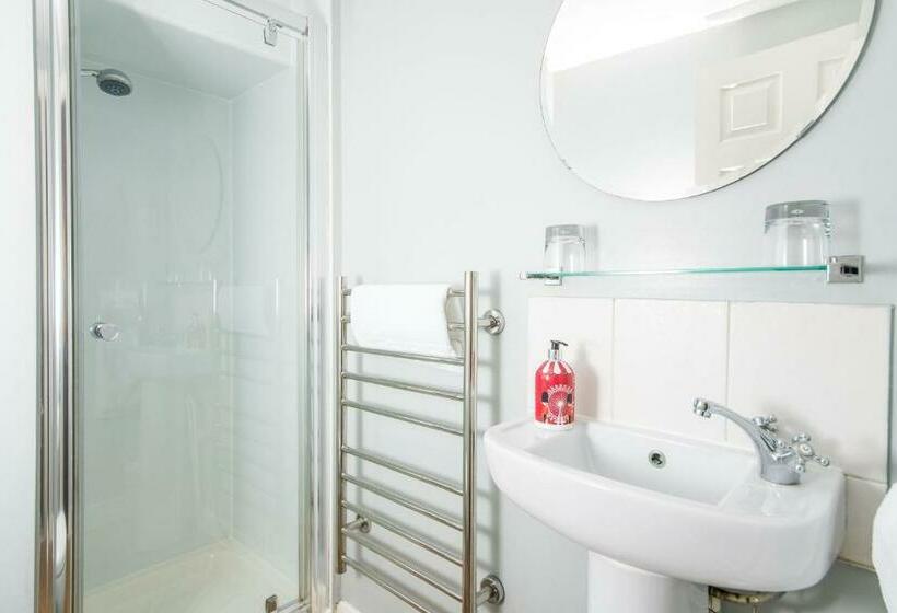 Семейный Номер, The Henry Guest House