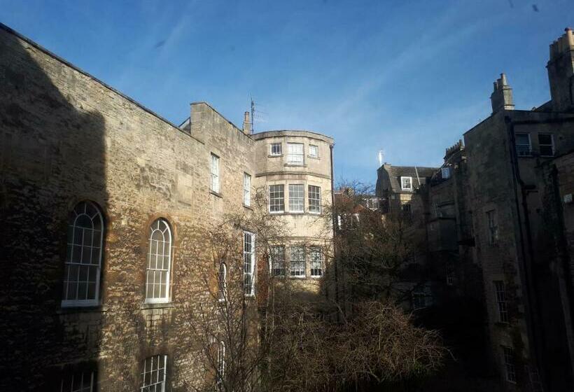 Номер Стандарт, The Henry Guest House