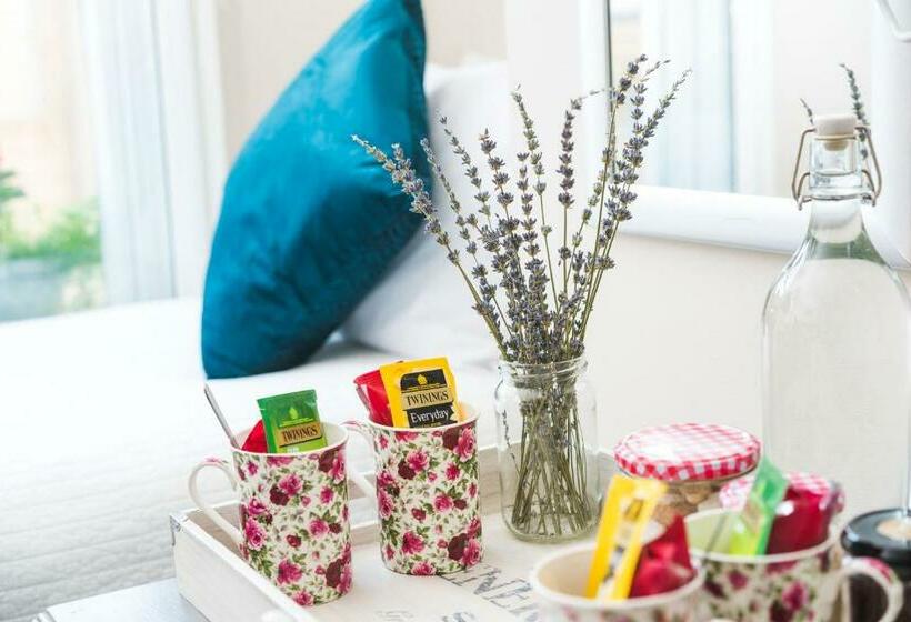 Семейный Номер, The Henry Guest House