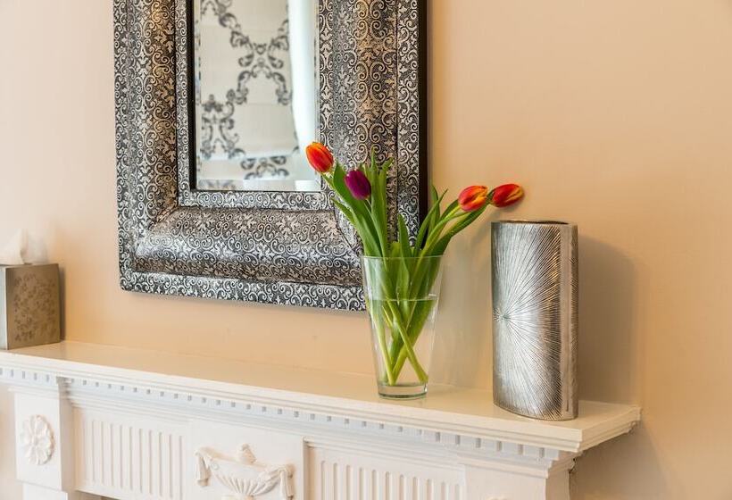 Семейный Номер, The Henry Guest House