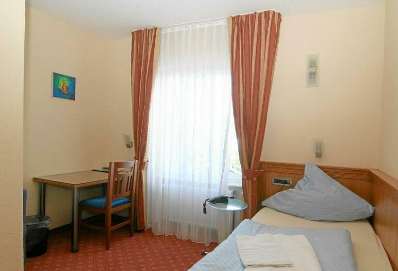 标准单人间, Restaurant Axion