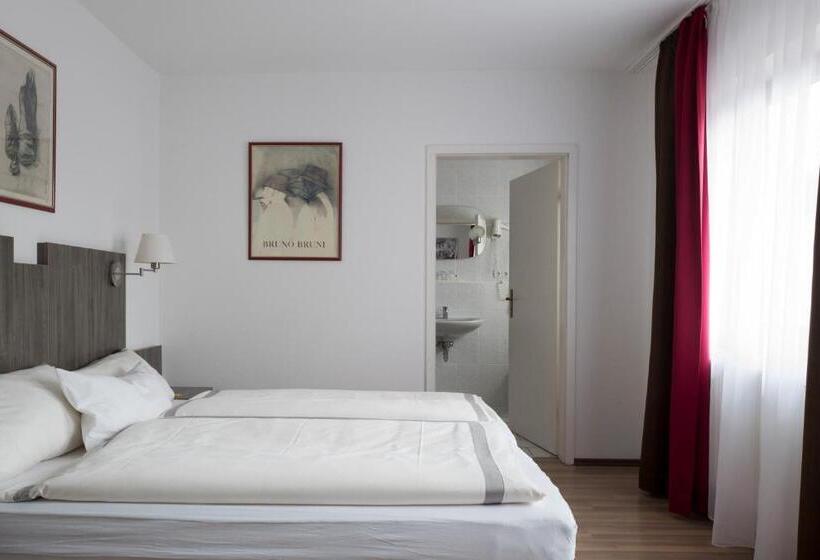 Номер Стандарт, Am Palais