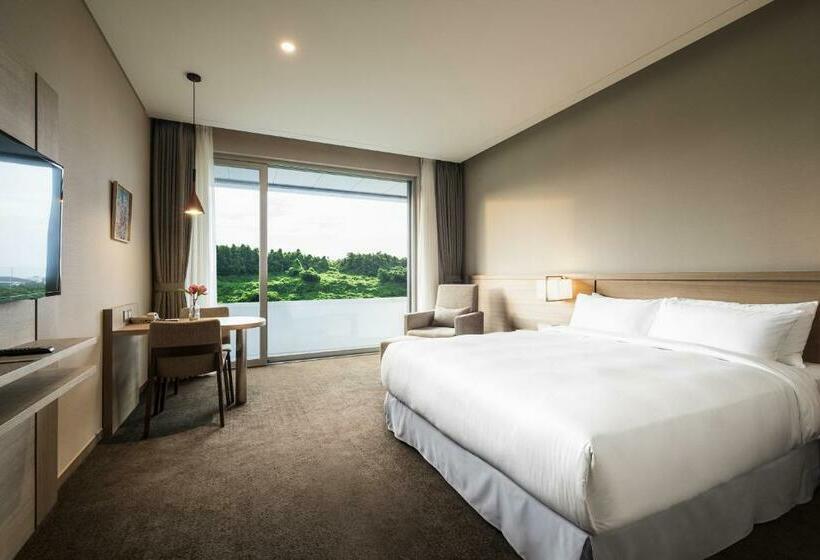 プールの見えるデラックスルーム, Hidden Cliff Hotel And Nature