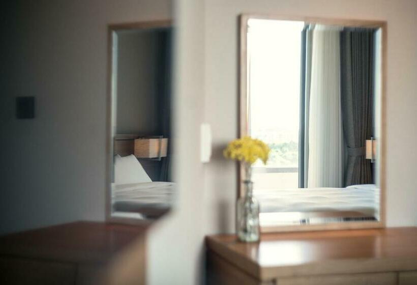 プールの見えるデラックスルーム, Hidden Cliff Hotel And Nature