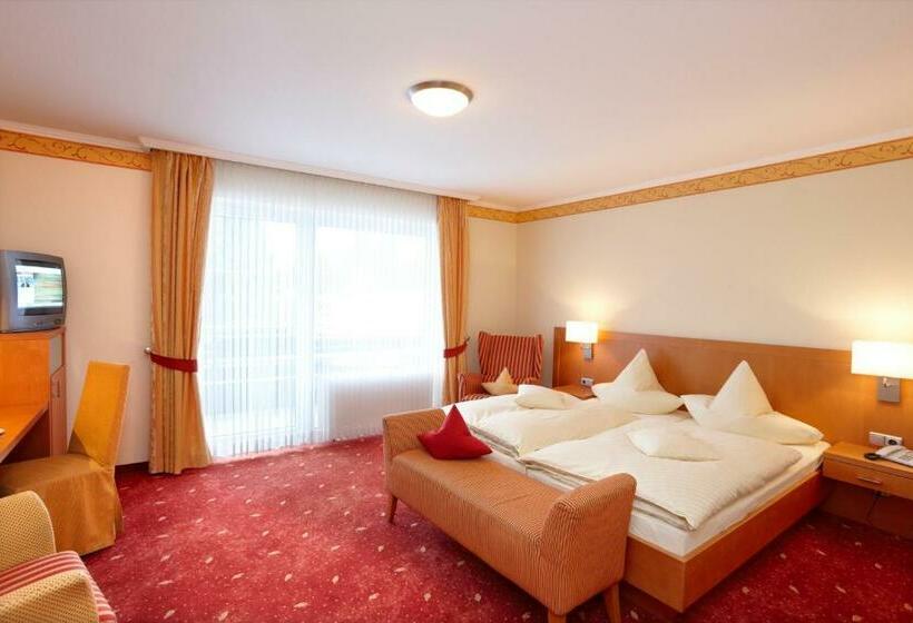 חדר סטנדרט לשלושה, Hochheide